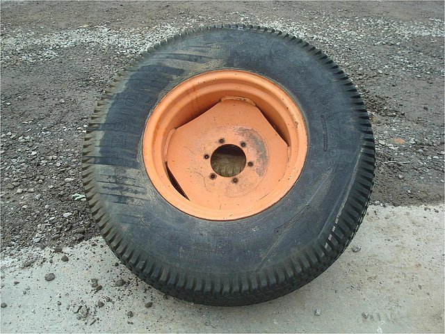 BRIDGESTONE 355/80/20 Photo