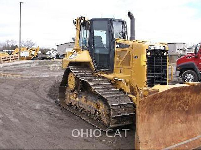 11 CATERPILLAR D6N XL