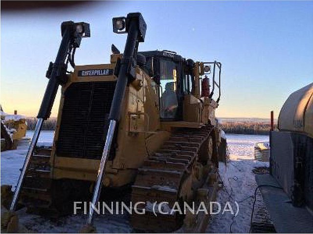 13 CATERPILLAR D8T