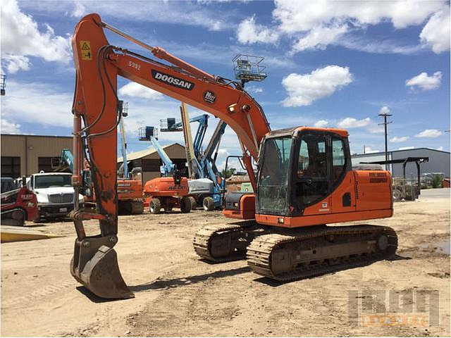 2012 DOOSAN DX140 LC Photo