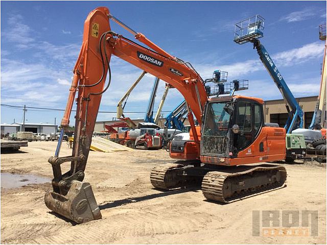 2012 DOOSAN DX140 LC Photo