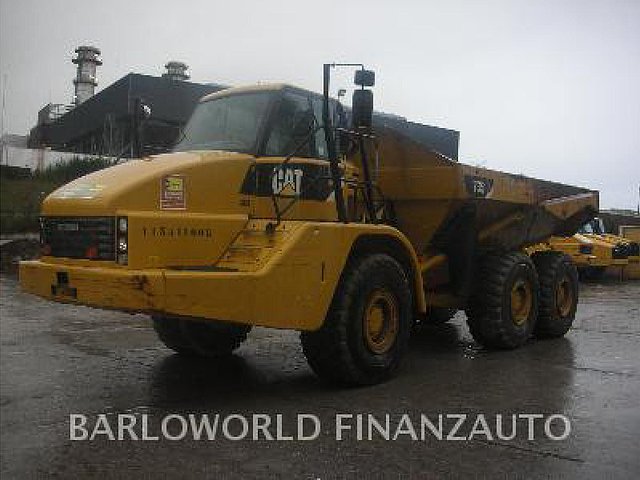 2010 CATERPILLAR 735 Photo