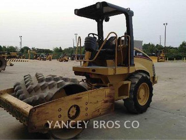 04 CATERPILLAR CP-433E