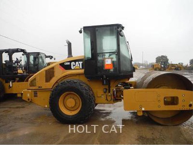 11 CATERPILLAR CS56