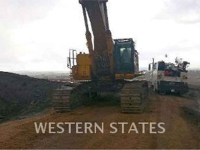 12 CATERPILLAR 390D LLR