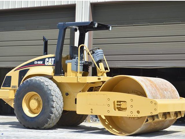 2006 CATERPILLAR CS-563E Photo