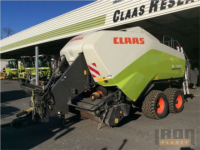 12 CLAAS QUADRANT 3300RF