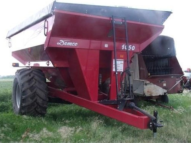 2011 DEMCO 1050 Photo