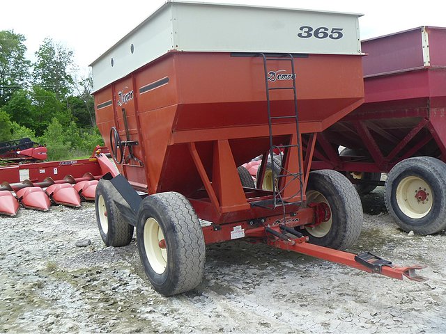 2001 DEMCO 375 Photo