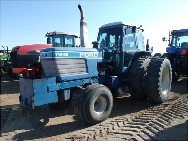 88 FORD TW35