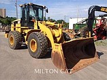 04 CATERPILLAR 938G