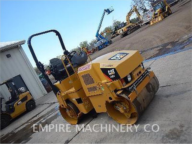 2013 CATERPILLAR CB24 Photo