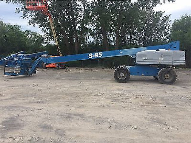 2004 GENIE S85 Photo