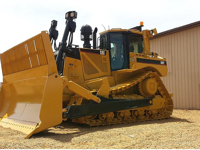 15 CATERPILLAR D8T WDA