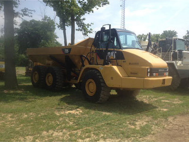 2013 CATERPILLAR 725 Photo