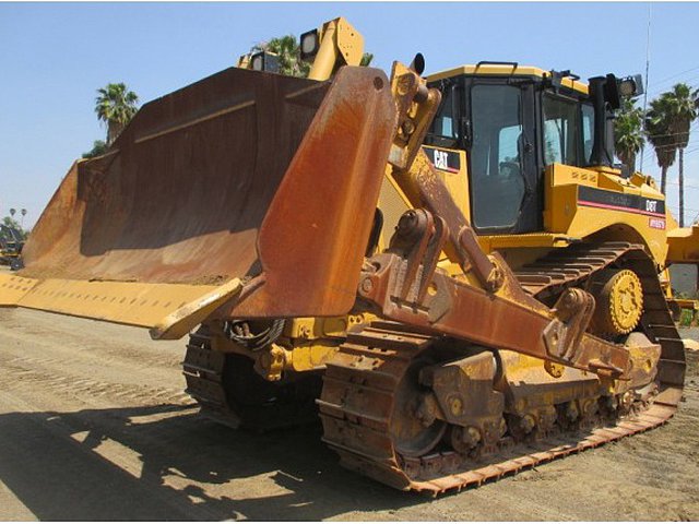 06 CATERPILLAR D8T