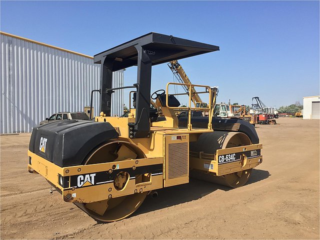 1997 CATERPILLAR CB-634C Photo