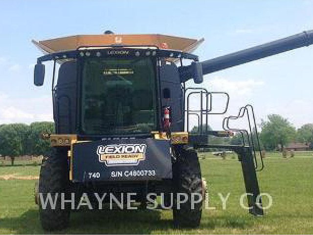 2013 CLAAS LEX740 Photo