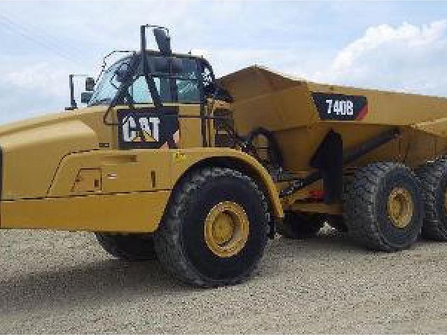 12 CATERPILLAR 740B