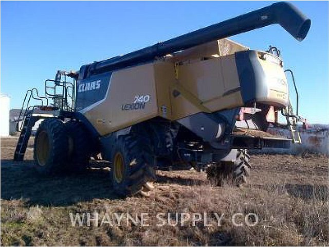 2011 CLAAS LEX740 Photo