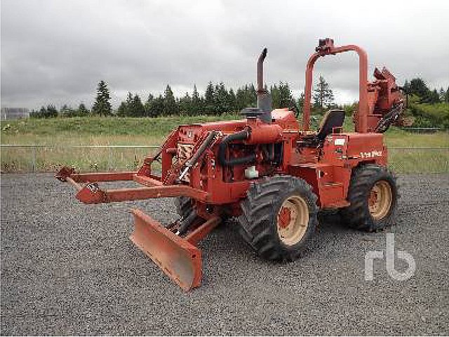 2001 DITCH WITCH 8020T Photo