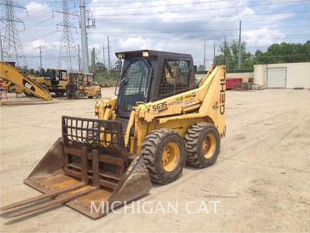 2002 GEHL 5635 Photo