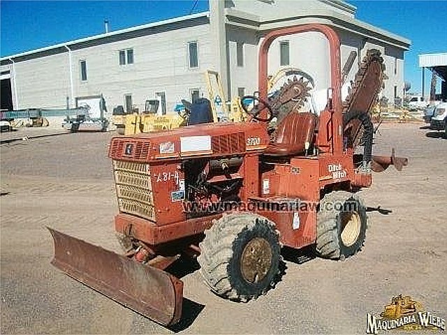 2000 DITCH WITCH 3700DD Photo