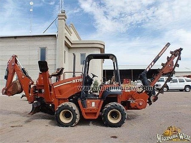 2003 DITCH WITCH RT70 Photo