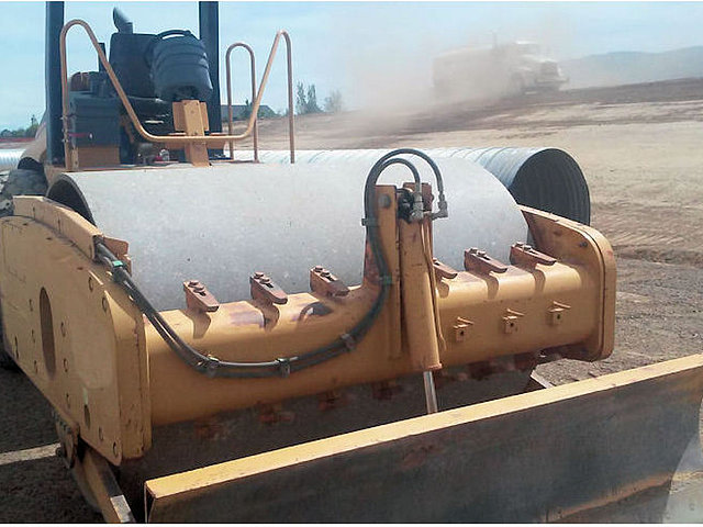 2007 CATERPILLAR CS-573E Photo