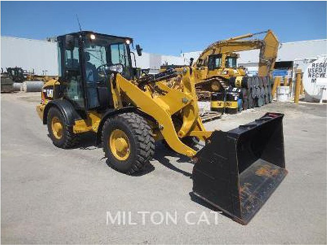 14 CATERPILLAR 906H 2