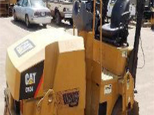 2011 CATERPILLAR CB24 Photo
