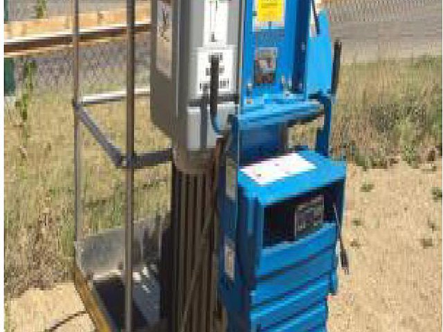 2012 GENIE AWP30S Photo