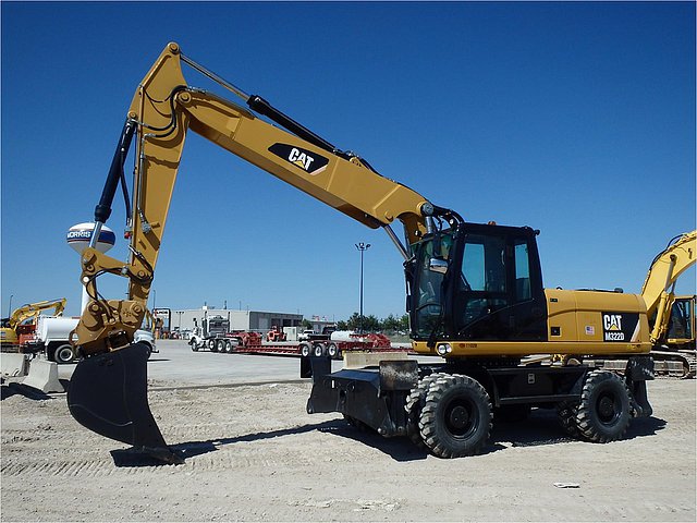13 CATERPILLAR M322D