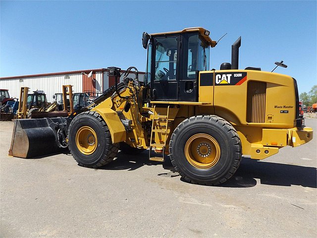 2011 CATERPILLAR 930H Photo