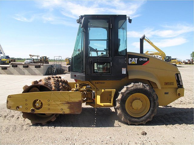 2008 CATERPILLAR CP-433E Photo