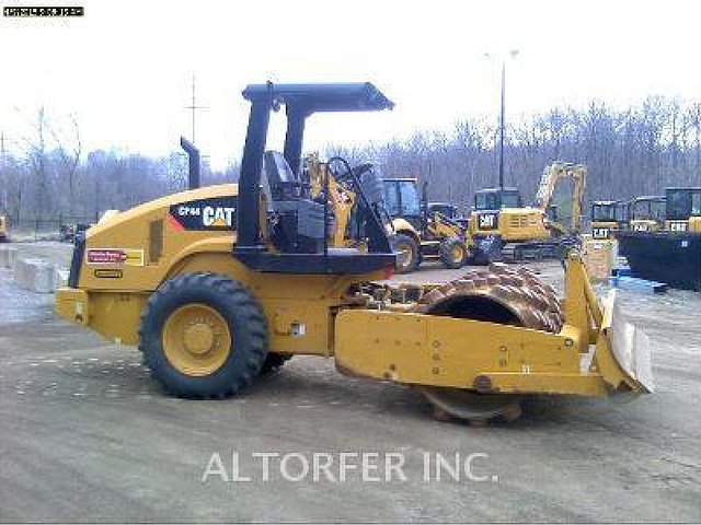2013 CATERPILLAR CP44 Photo