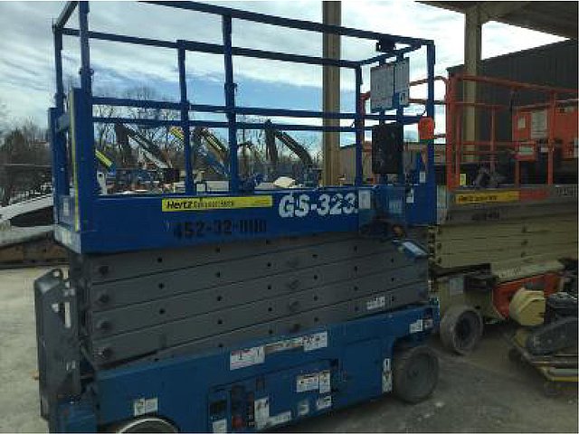 2011 GENIE GS3232 Photo