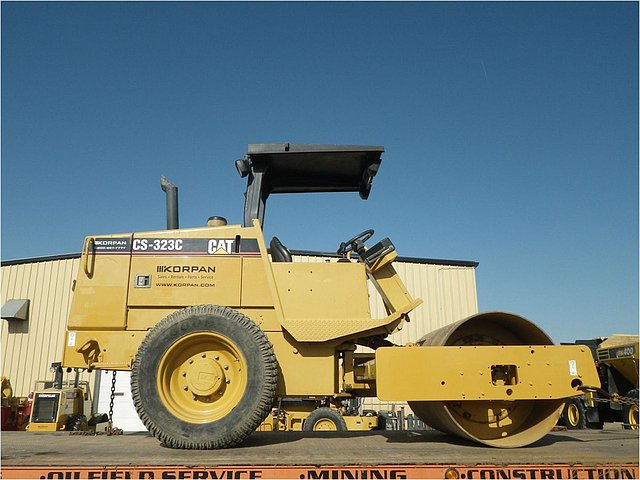 2005 CATERPILLAR CS-323C Photo