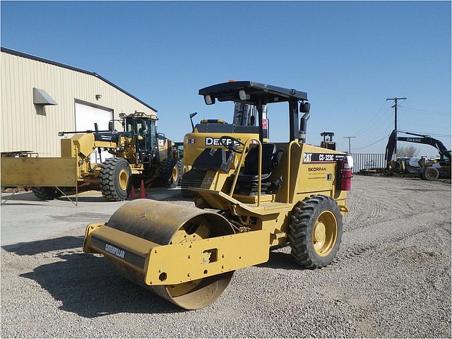 2007 CATERPILLAR CS-323C Photo