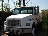 2000 FREIGHTLINER FL70 Photo #5
