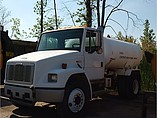2000 FREIGHTLINER FL70 Photo #6