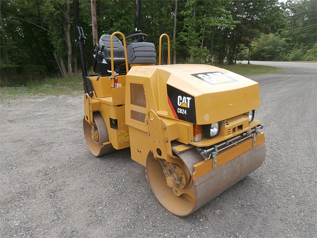 2013 CATERPILLAR CB24 Photo