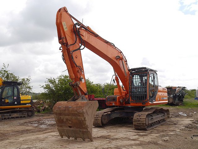 09 DOOSAN DX225 LC