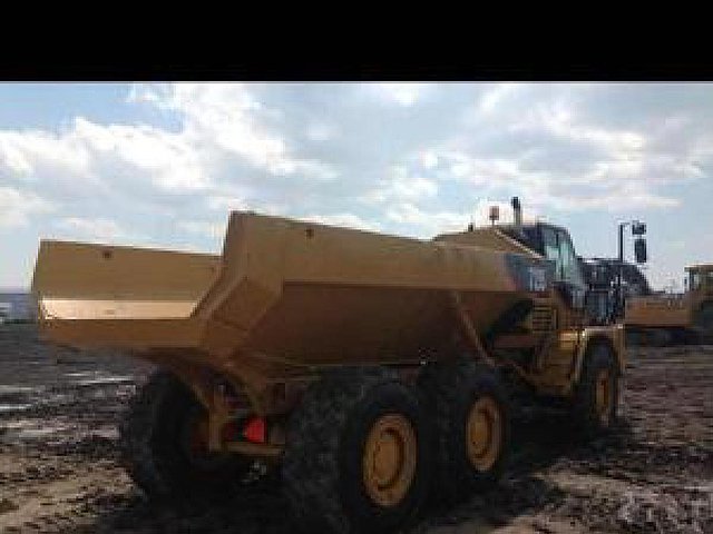 11 CATERPILLAR 725
