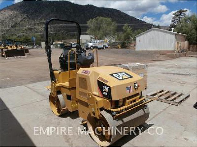 2012 CATERPILLAR CB24 Photo