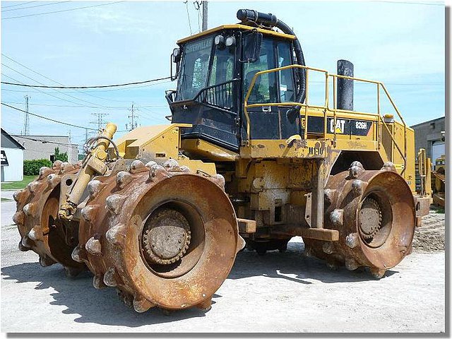 2010 CATERPILLAR 826H Photo