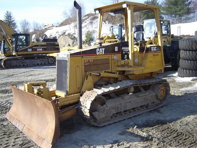 2001 CATERPILLAR D3C XL Photo