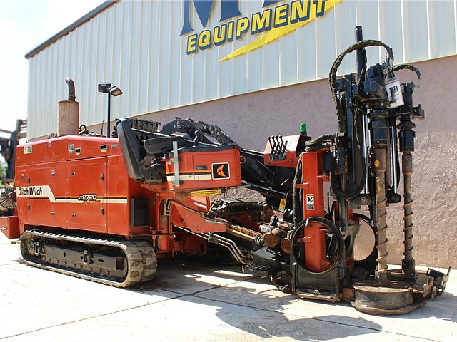 2001 DITCH WITCH JT2720AT Photo