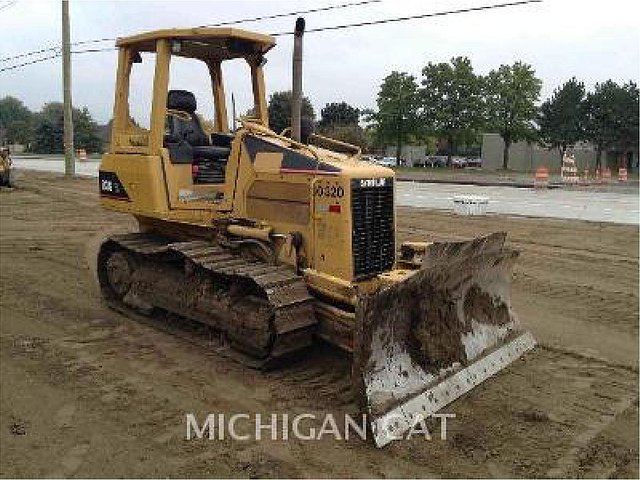 2005 CATERPILLAR D3G Photo