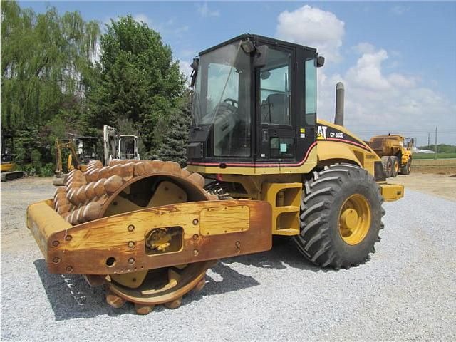 2006 CATERPILLAR CP-563E Photo
